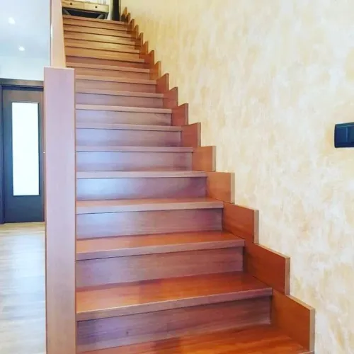 Escalera en Madera de Iroko