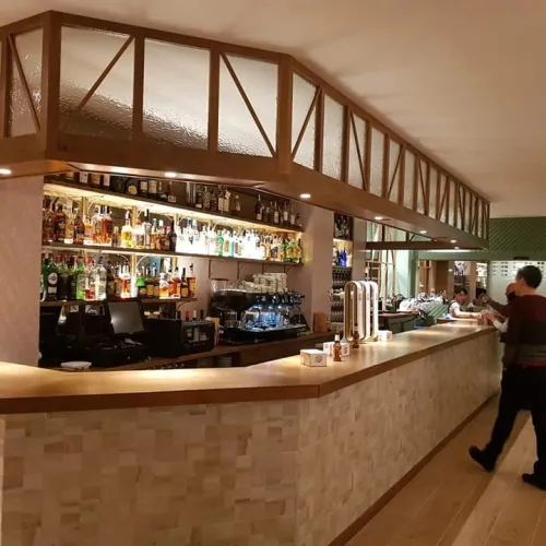 Barra de Bar en Madera.