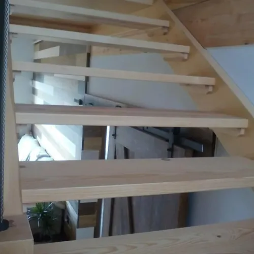 Escalera y Mobiliario de madera